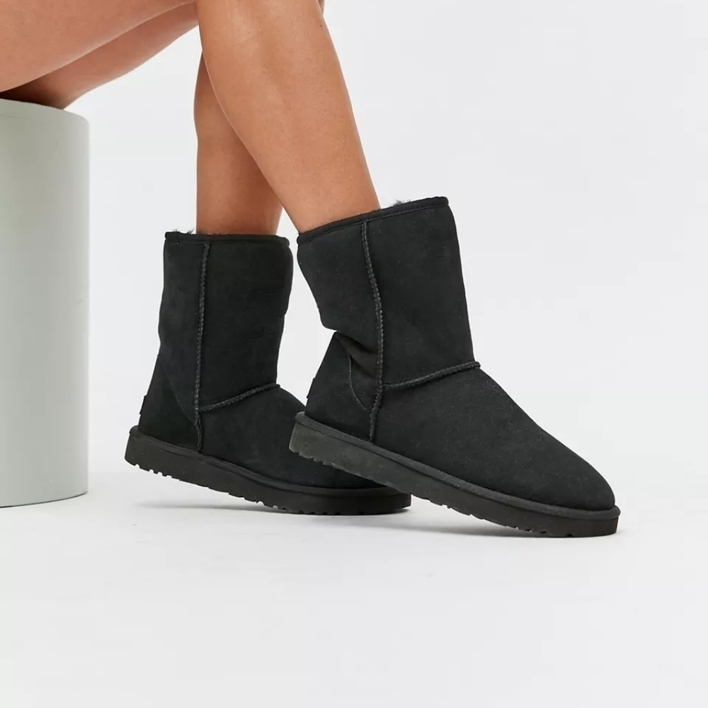Ugg Women's Classic II Short Black Winter Boots Size 7